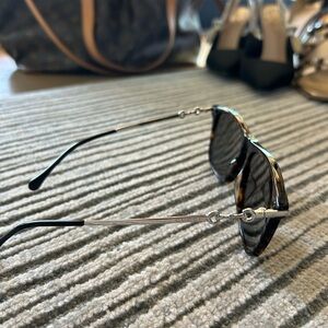 GUCCI GG0915S-002 Women's Designer Sunglasses Tortoise Havana Silver/Brown 55 mm